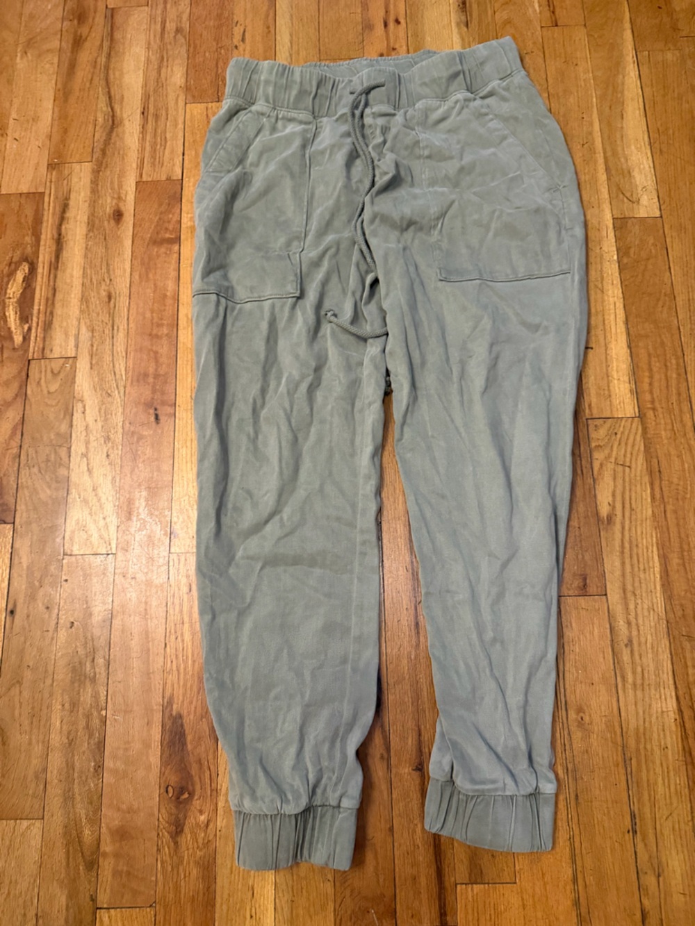 Bella Dahl Women’s Pocket Jogger size small - soft army color